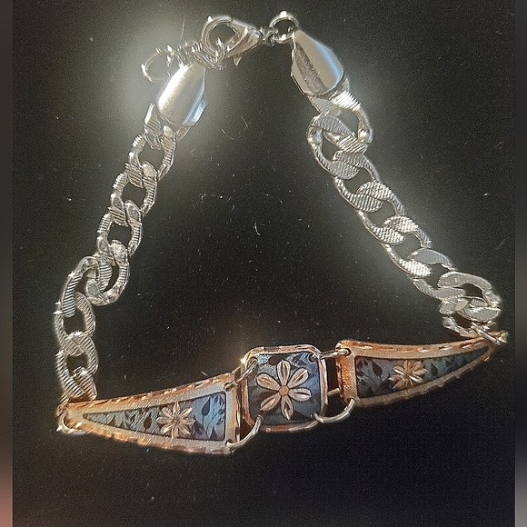 Earring and Braclet set - Picture 2 of 2